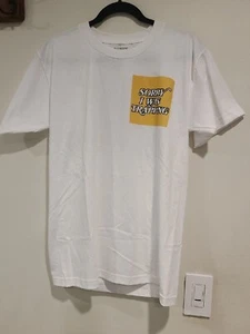 Sorry I Was Trapping Men's White & Yellow T-Shirt Size Large New - Picture 1 of 12
