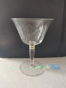 VINTAGE WINE GLASS with etched decoration - Picture 1 of 3