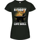 Leben Post Apocalyptic Fähigkeit Blacksmith Damen Petite Schnitt T-Shirt