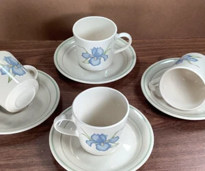 Corelle IRIS Cups & Saucers Cornerstone 4 Sets Ridged Blue Flower Green On Beige - Picture 1 of 12