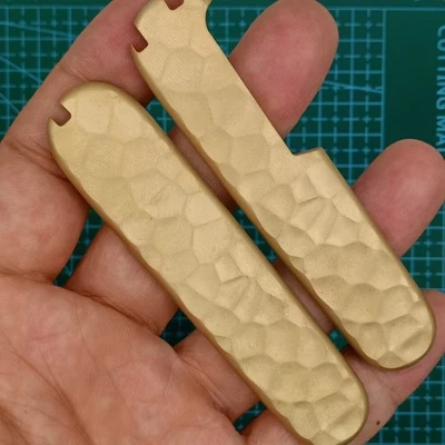 Básculas de mano de latón con ranura para bolígrafo para navaja suiza Victorinox de 91 mm Foto 1 de 4