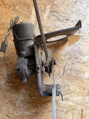 1964 1965 FORD MUSTANG WIPER MOTOR 2 SPEED - Image 1 of 4
