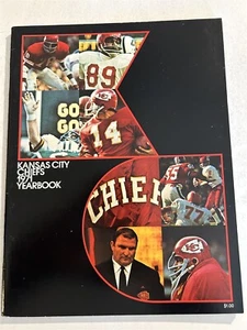 1971 KANSAS CITY CHIEFS Yearbook Len DAWSON Bobby BELL Willie LANIER Otis TAYLOR - Picture 1 of 8