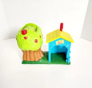Tomy John Deere Apple Tree Frutteto Playset Fienile Giocattolo No Figure No Trattore - Foto 1 di 6