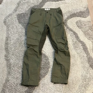 Pantaloni da trekking Fjallraven Abisko Lite US 29 EU 44 lunghezza regolare oliva scuro - Foto 1 di 8