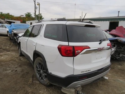 17 18 19 20 21 22 23Front Door GMC ACADIA Right Rhpaint Code=gaz - Summit White - Image 1 of 4