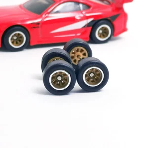 R186 Hotwheels 1/64 Real Riders # Watanabe Marrone Ruote in Gomma Lunghe 10 mm - Foto 1 di 5