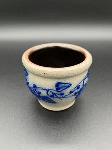 Salmon Falls Berry Vine Pattern Salt Glazed Pottery 2 1/4" x 2 3/4" Crock/Vase - Picture 1 of 7