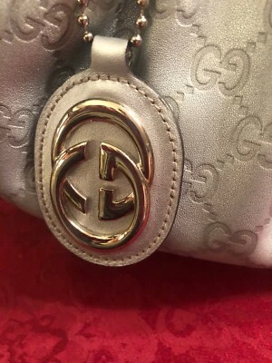 Auténtico Bolso de Mano Gucci Sukey Guccissima Cuero Plateado Foto 1 de 4