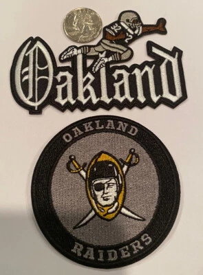 (2) PARCHES VINTAGE DE HIERRO SOBRE PARCHE BORDADO OAKLAND RAIDERS. ¡HERMOSO!! Foto 1 de 3