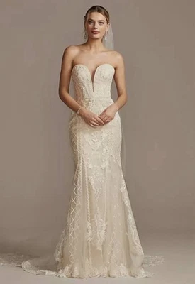 Vestido de novia OLEG CASSINI con cuentas pergamino y encaje sirena talla 14 David Bridal Foto 1 de 3