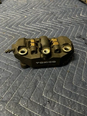 2005-2008 OEM SUZUKI GSXR1000 GSXR 1000 OEM RIGHT FRONT BRAKE CALIPER - Image 1 of 4