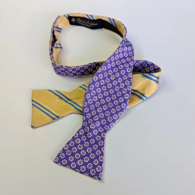 Pajarita Brooks Brothers de dos caras/rayas amarillas/flores moradas/reversible Foto 1 de 4