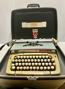 Vintage Smith-Corona Classic 12 Typewriter with Case, Elite Green - Picture 1 of 9