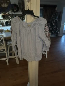 Blusa Campesina Azul Democracia con Mangas Bordadas Florales y Puños Corbatas Pequeña - Imagen 1 de 6