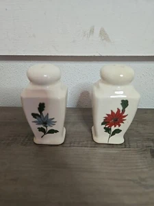 Vintage Royal Sealy Salt & Pepper Shakers Christmas - Picture 1 of 6