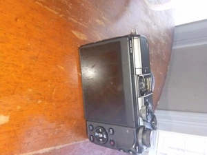 Canon EOS M6 Mirrorless Camera + EF-M 22mm f2 STM Lens - Picture 1 of 3