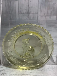 Rare MOSSER VASELINE YELLOW GLASS CAMBRIDGE OHIO SITTING CAT PLATE - Picture 1 of 5