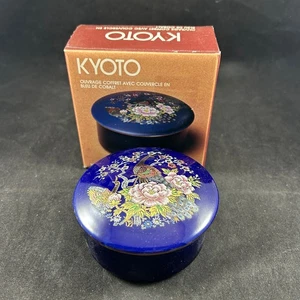 1983 KYOTO SCATOLA PORTAGIOIE ARTIGIANALE BLU COBALTO COPERTA PAVONE GIAPPONESE NOS - Foto 1 di 8