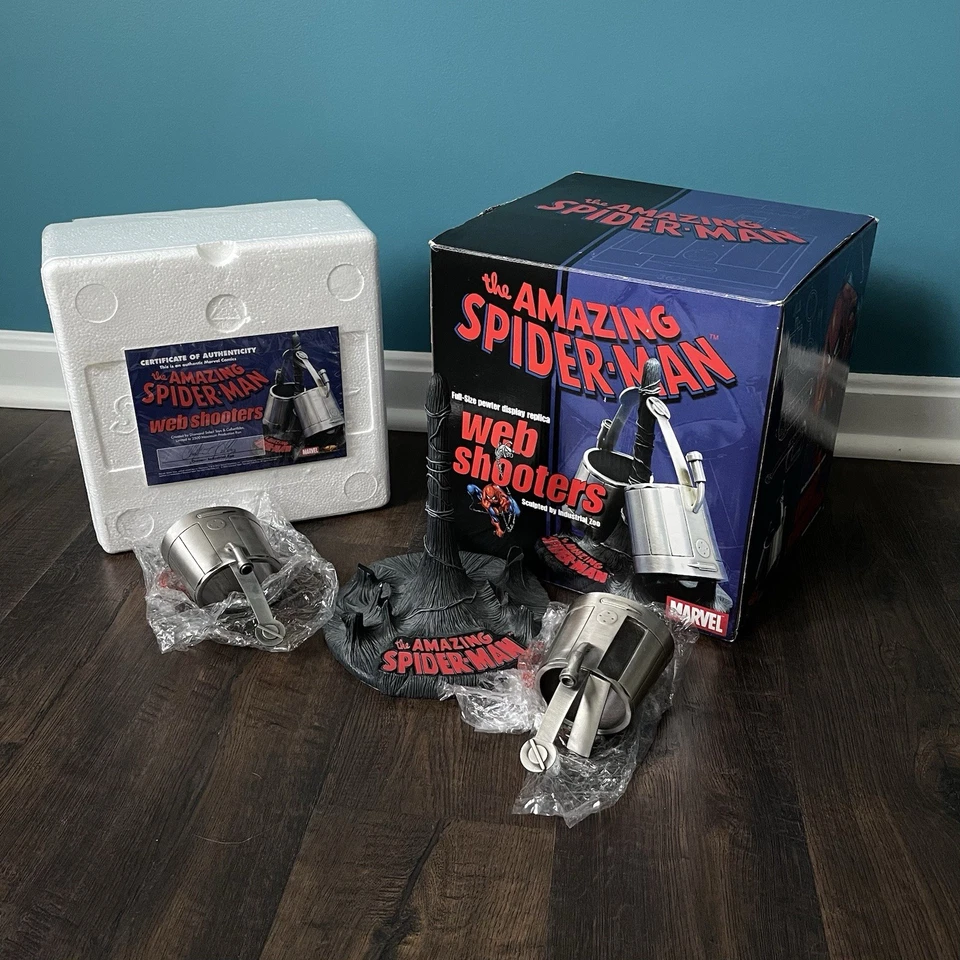 Réplica de utilería de cómic Spider-man Web Shooter 2002 tamaño completo peltre Spiderman Marvel Foto 1 de 4