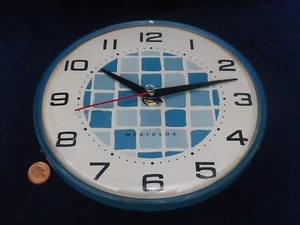 70s WESTCLOX WALL CLOCK, Vintage BLUE & WHITE KITCHEN, Retro AA BATTERY QUARTZ - Picture 1 of 9