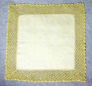 Quadratisches Taschentuch Vintage gelb Baumwolle 15"x15" handgehäkelt 2" Kanten Welle - Bild 1 von 2
