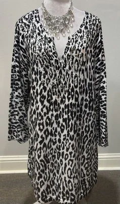 Quacker Factory Top XL Animal Print Black White Knit Sequin V Neck tunic - Image 1 of 4