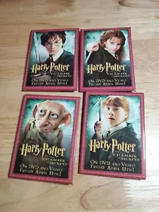 Harry Potter Kammer des Schreckens Anstecknadel Lot DVD & VHS Film Release 3,6" Abzeichen - Bild 1 von 5
