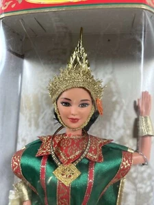 1997 NFRB BARBIE DOW DOLLS OF THE WORLD THAI THAILAND #18561 COLLECTOR EDITION - Picture 1 of 11