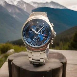 RARE GUESS STEEL BLUE CHRONOGRAPH QUARTZ WATER RESISTANT MEN'S WATCH FOR PARTS - Picture 1 of 10
