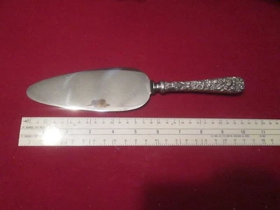 Silver Sterling S Kirk and Son Pie Server in Repousse Weighted Sterling Handle - Image 1 of 4