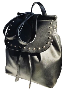 WILD FABLE SCHWARZ NIETEN VORNE DRUCKKNOPF KLAPPE CINCH CLOSE RUCKSACK HANDTASCHE NEU OHNE ETIKETT - Bild 1 von 9