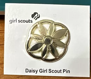 DAISY GIRL SCOUTS MEMBERSHIP PIN - Picture 1 of 1