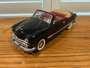 1949 Ford Cabrio Maßstab 1:18 Die Cast by Mira Farbe schwarz - Bild 1 von 4