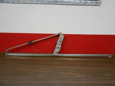 1961 PLYMOUTH VALIANT RH PORTA VENTILAÇÃO JANELA RETENTOR DIVISÃO CANAL 518 - Imagem 1 de 4