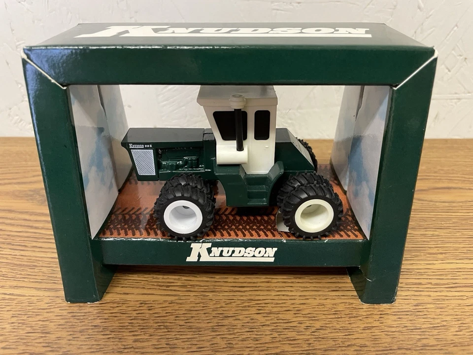 Tractor Knudson 310H 1/64 4x4 con dobles, 'Hillside', productos Valu-Cast Foto 1 de 1