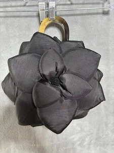 Mad by Design Seide Lotusblume Handtasche schwarz Neuheit Handtasche skurril glamourös süß - Bild 1 von 12
