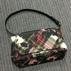 Vivienne Westwood handbag over the shoulder - Picture 1 of 3