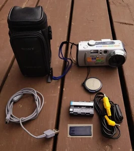 Sony Cyber-Shot DSC-P50 2.1MP Digital Camera - Tested Working w/Case & 32MB Card - Picture 1 of 3