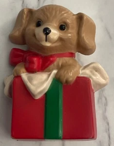 Vintage Hallmark Puppy Gift Holiday Christmas Brooch Pin Hal-18 - Picture 1 of 5