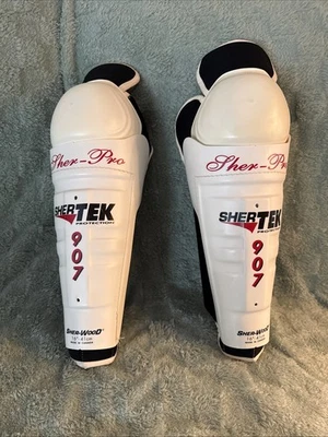 Caneleiras de hóquei Sher-Wood Sher-Pro 907-16"" - Imagem 1 de 2