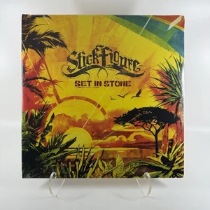 Figurine Stick - Set dans disque vinyle pierre - Photo 1/3