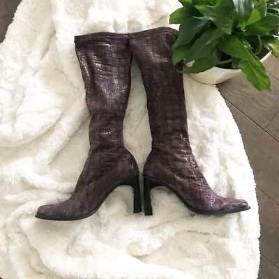 Botas hasta la rodilla metálicas moradas y grises. Hecho en Italia Talla 7.5 Foto 1 de 4