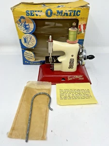 VTG SEW O MATIC A STRACO LITTLE BETTY TOY SEWING MACHINE CHILDS WITH ENGLAND - Picture 1 of 14