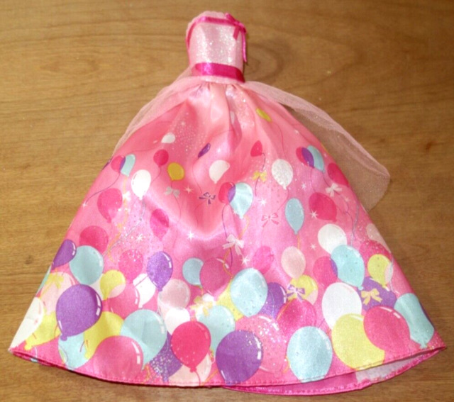 Roupas com balão para barbie e outras bonecas. Vestidos para