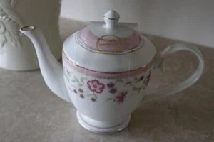 GRACE TEAWARE FLORAL MIT GOLDRAND KAFFEEKANNE - NEU - ROSA/GRÜN/CREME - Bild 1 von 1