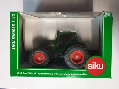Siku Fendt Vario Mit Doppelbereifung With Twin Wheels new unopened 1:32  - Image 1 of 2