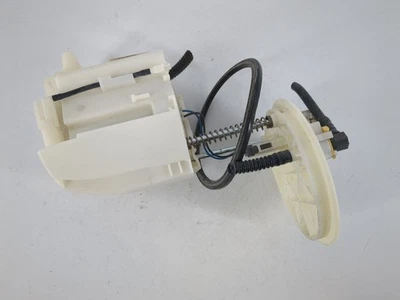 Conjunto de bomba de combustible eléctrica Toyota Rav4 2009-2018 UMIYV Foto 1 de 4