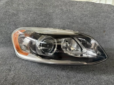 Faro pasajero lado derecho xenón HID 2014-2017 Volvo XC60 como nuevo | 31420276 Foto 1 de 4