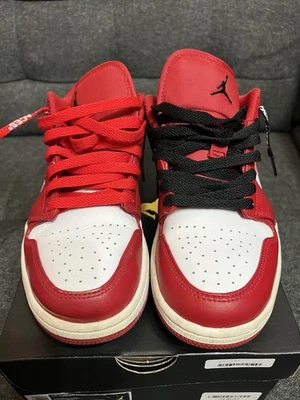 Nike Jordan 1 Low Bulls Blanco/Gimnasio Rojo Negro Para hombres Talla 8.5 EE. UU. con caja Criado Foto 1 de 4